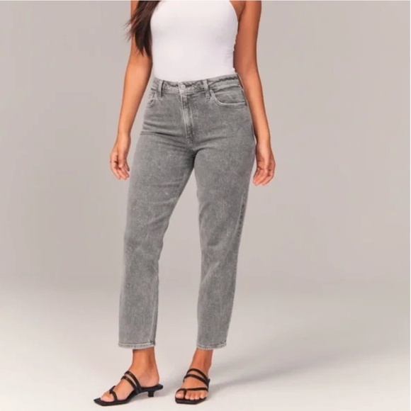 NWT Abercrombie and Fitch The Mom High Rise Jeans Light Grey Wash Size 0/25 - Picture 1 of 10